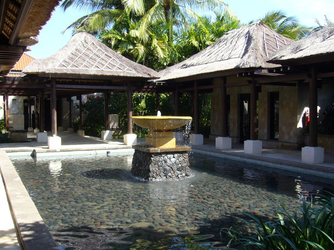 ホテルの中庭。リゾート気分を盛り上げてくれます。