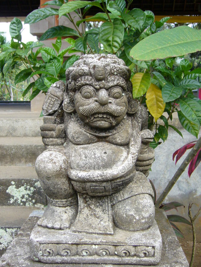 寺院の入り口にあった守り神？みたいなもの。これまたCuteです。