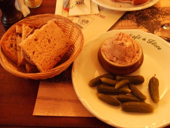 フレッシュオレンジジュースと<br />リエットを注文しました。<br />憧れのお店での食事に満足です。<br />