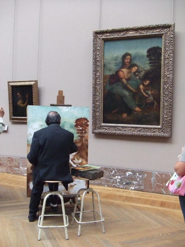 おじさんが絵を描いています。<br />素敵な趣味。