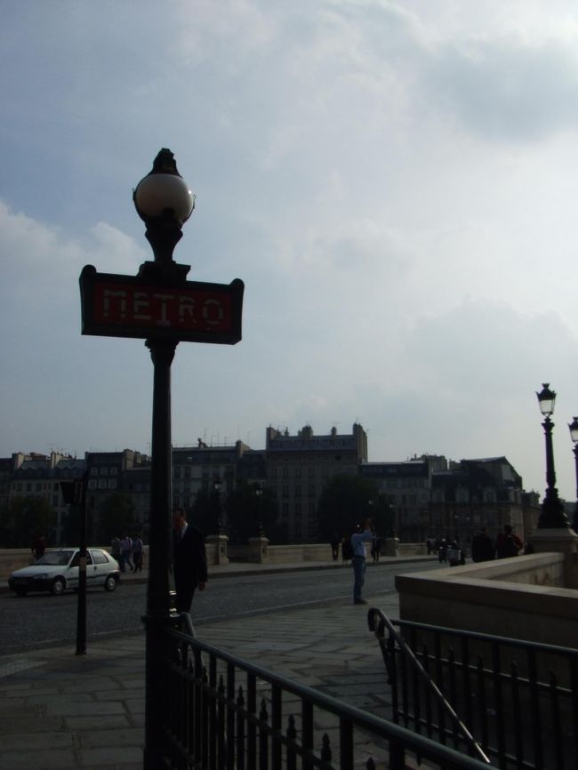 ポン・ヌフを渡りシテ島へ。<br />ポン・ヌフもまた、絶対に来たかった所。