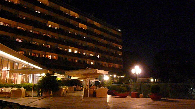 ホテルに戻り、ガーデン・バーにて