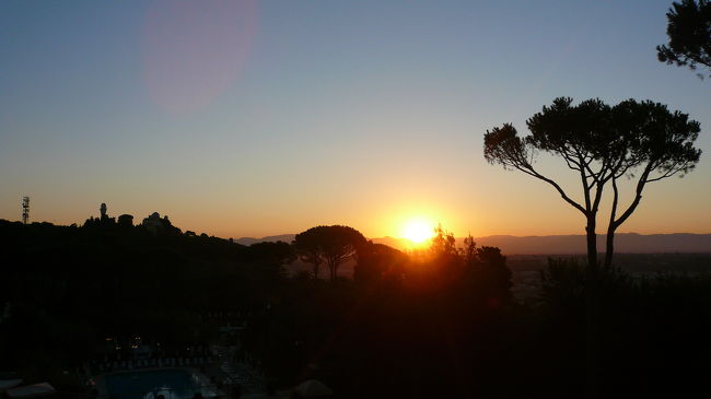 ホテルのベランダから望むローマの「日の出」です。