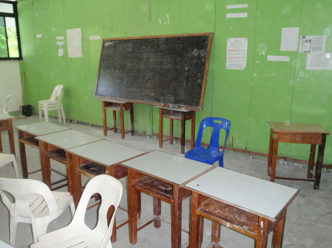 漁村の島へ行きました。<br />小学校です。島の人の暮らしが伺えます。