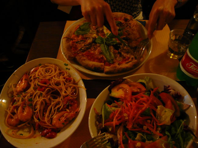 三度目のサラダ、ピザ、パスタです。