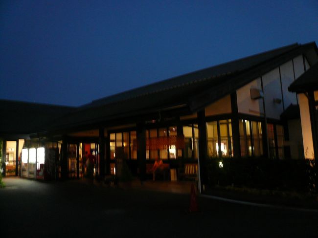 ゆりの郷　外観<br /><br />入口では地元野菜や名産品を売っています。