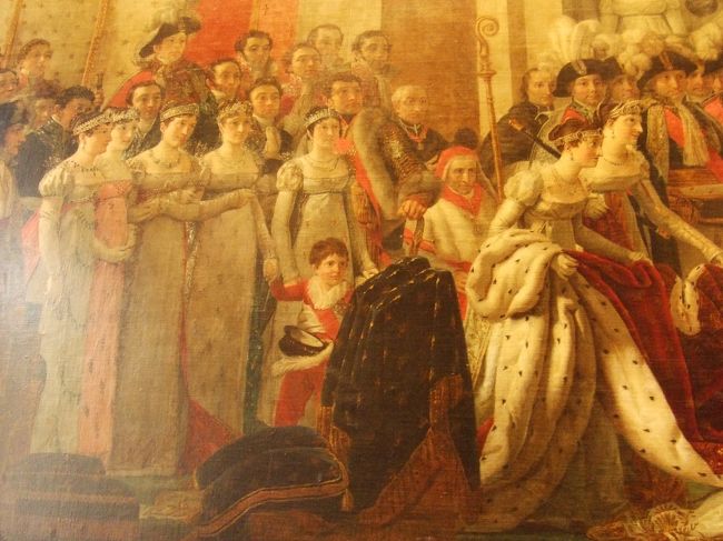 ナポレオンの戴冠式。<br />ルーブルにあるバージョンとは<br />女性のドレスが違うとか。<br />こちらがベルサイユバージョン。<br />真ん中左の女性4人組。<br />一人ピンクのドレスを着ていますが、