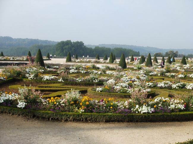 お庭には入りませんでした。