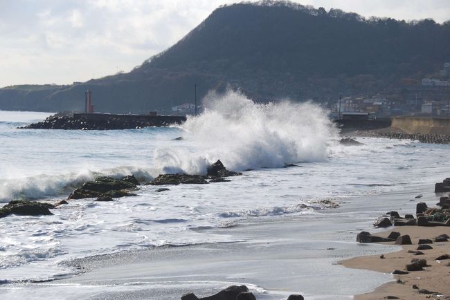津軽海峡らしい荒波<br />住吉漁港近くにて<br />
