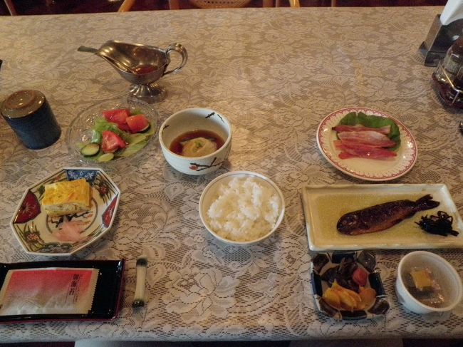 宿の朝食です