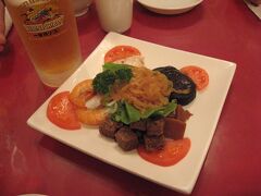 四五六菜館で上海ガニのコースを食べてきました。
前菜盛り合わせ。
シイタケが超ウマい。