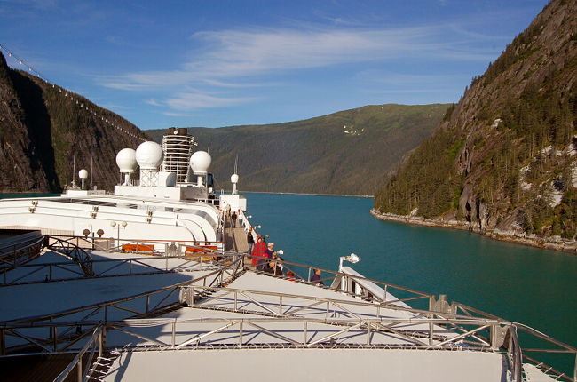 トレシーアーム（フィヨルドの狭い水路）を航行する。