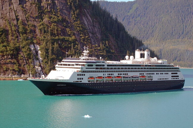 トレシーアームで僚船アムステルダムとすれ違う。