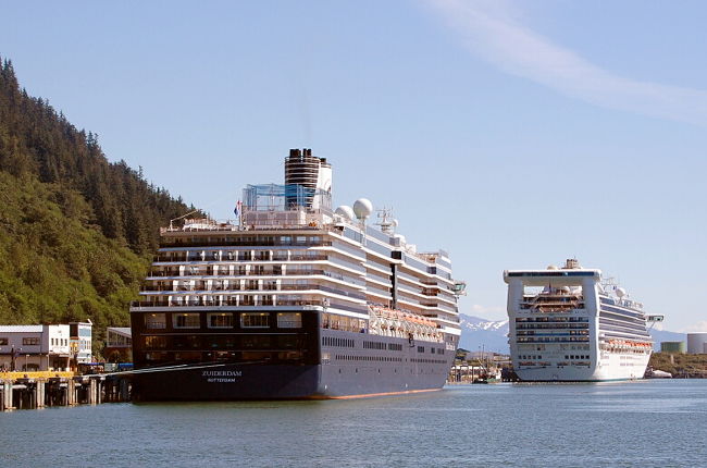 ジュノー入港。ジュノーはアラスカの州都