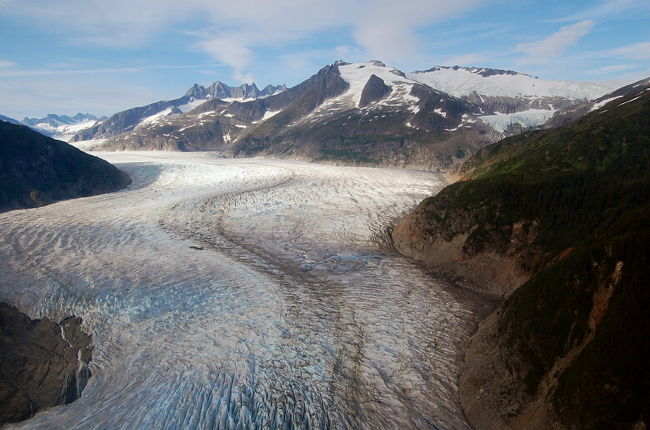 ヘリコプターから見た氷河