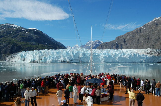 グレイシャーベイ国立公園。氷河が海に落ちる瞬間を間近に見る。