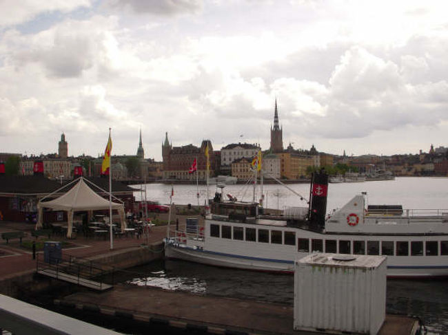 対岸にはガムラスタンの町並みが･･･。