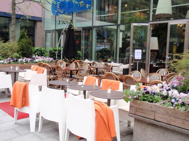 ガレリアンのテラス席。
