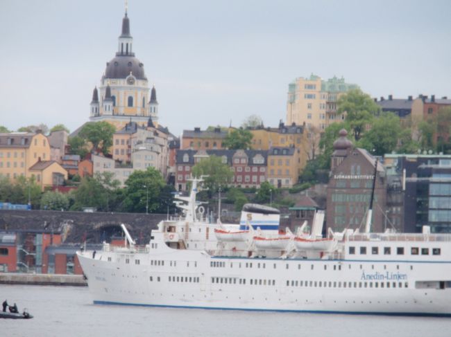 対岸のガムラスタンの街並み。