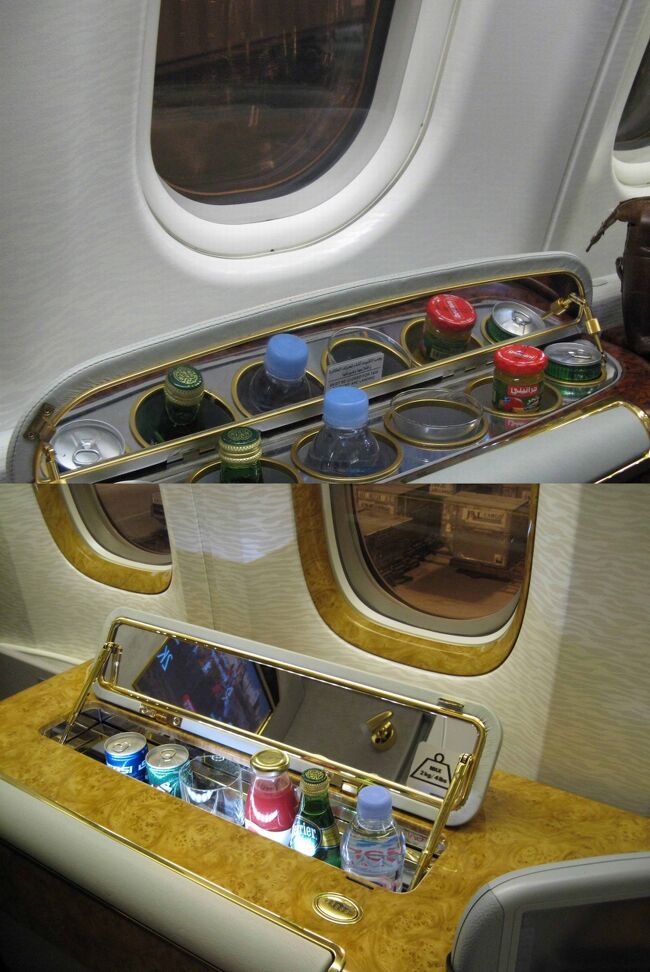 次に窓です。<br /><br />ちなみにこれは今までの窓<br /><br /><br /><br />上：Ａ345の窓（2007.11）<br />普通ですが、シェードの取っ手はウッドだった。<br /><br /><br /><br /><br /><br /><br /><br />下：Ｂ777の窓（2008.12） <br />窓枠をウッド調にして高級感がでている。