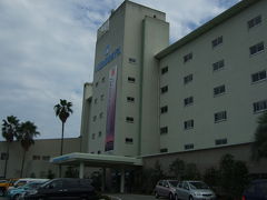 宿泊は「小豆島国際ホテル」
http://www.shodoshima-kh.jp/

エンジェルロードの近くにある、全室オーシャンビューのホテル。
プールもついて和室も充実しているので、家族連れのお客様が多かったです。
