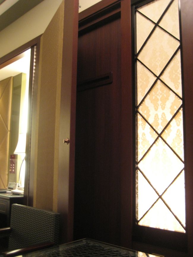 この畳部分の壁の戸を開けてみると・・・