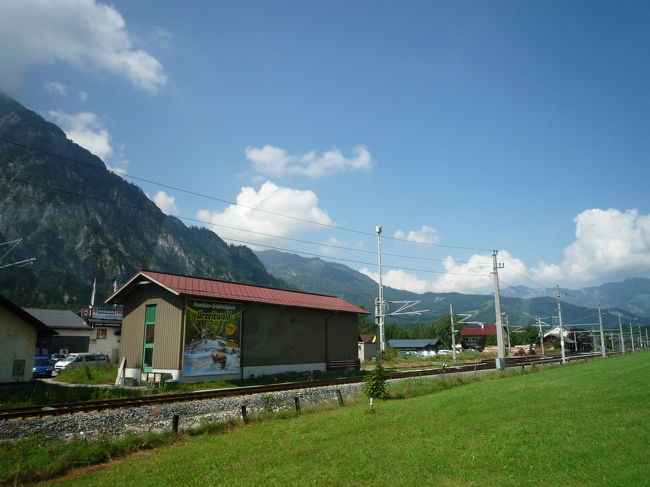 ハルシュタットへ列車で来るときは、この線路の上を走るんだね〜