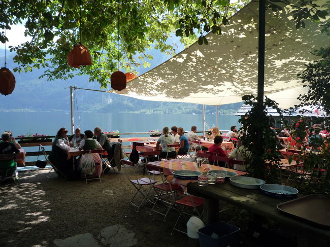 湖のほとりでビールなんて最高ですよね！<br /><br />世界一のビヤホールやね！！