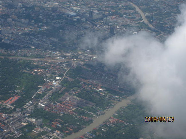 バンコク市内には運河「クローン」（ลำคลอง）が四通八達している状況が分る。