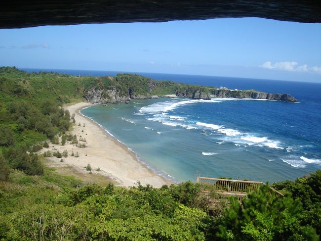 その展望台から見た辺戸岬。