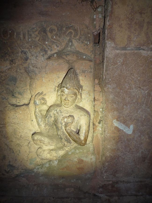 ベッレイバヤー<br />内部<br />ジャータカ物語のレリーフ<br />（バガン）<br />