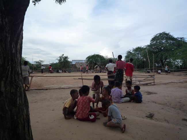 村のサッカー大会<br />（バガン戸外）