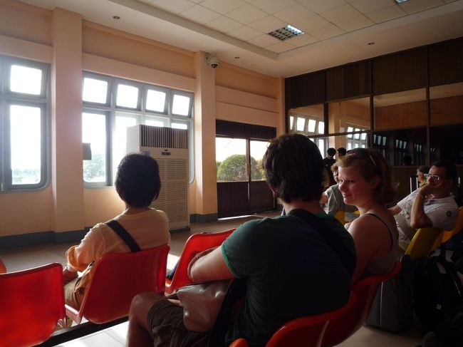 バガン空港の待合室