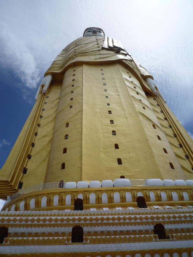 ミャンマー一大きい仏像です。<br />中にも入れます。<br />建設は韓国のゼネコンだそうです。