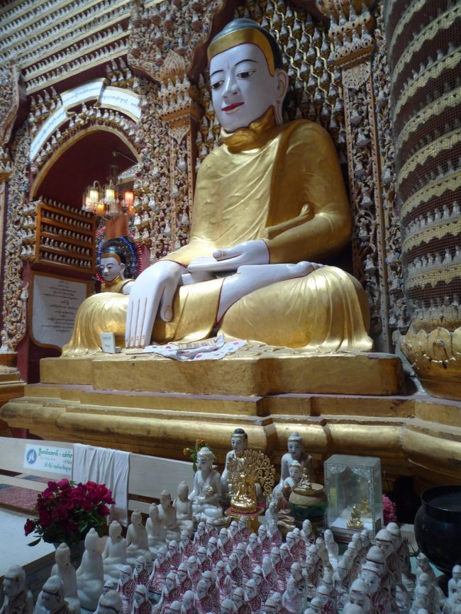 タウンボッデー寺院。<br />ここには５８万体を超える大小さまざまな仏像が置かれていると言われています。誰も数えたことはないとの事。