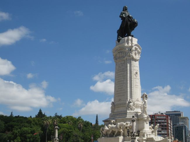 檀一雄がポルトガルで宿泊したホテルの一つがポンバル広場前のホテルフロリダであったことを帰国してから知った。<br /><br />何故彼はこのホテルに宿泊したかを知りたければ『風浪の旅』（檀一雄）をお読みあれ。サンタクルスに住んだ檀はよくリスボンにも遊びにきていた。<br /><br />帰国二ヶ月後に追記したのは小生が宿泊したのもフロリダだったからです。ぶっとんだぜー！<br /><br />