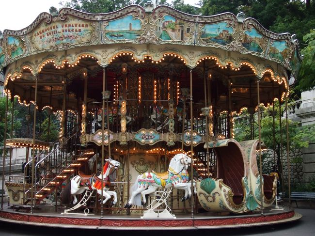 パリっぽーい。<br />今日の目的はアメリ。<br />ここに公衆電話があるはずなんですが、、、