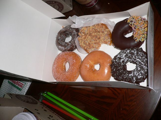 クリスピー・クリームのドーナツ！<br />日本じゃ関東しか買えないこのドーナツ、ソウルなら列ばないでゲットできます。<br />甘さほどほどで美味しい！！