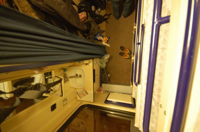 この晩は寝台車に乗ってチェコのプラハに向かいました。