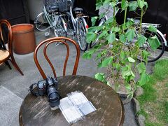 ちょっと一休み

天領高山の町年寄の屋敷を改造したカフェです。
外のテーブルで涼みながらのアイスコーヒーは雰囲気も良し、おいしかったです。


手風琴
岐阜県高山市上三之町93 
0577-34-6185
http://www.tefuukin.jp/