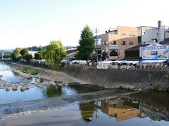 鍛冶橋を渡ると宮川朝市が始まっていました


飛騨高山朝市
http://www.asaichi.net/