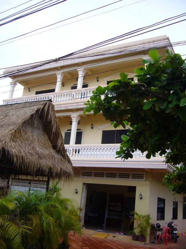 今回のお宿はここ『Relax ＆ Resort Angkor Guest House』。<br />日本人経営のゲストハウスです。