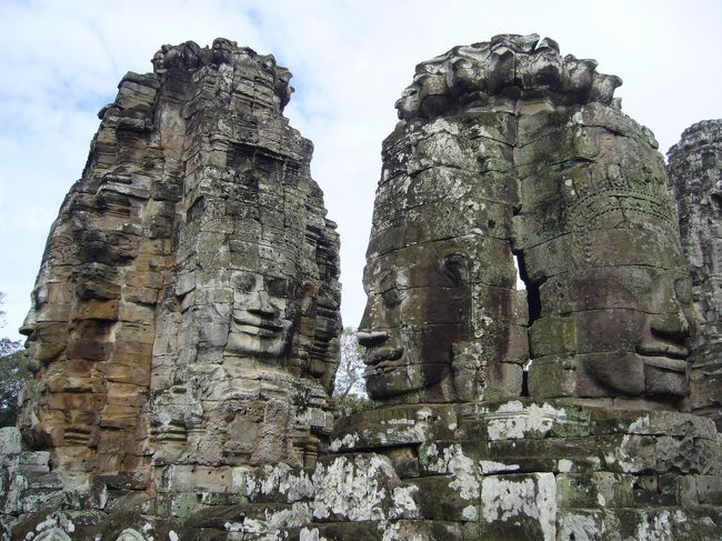 見渡す限りの四面像。<br />これぞバイヨン。<br />ずっと焦がれてた風景が、ここに！