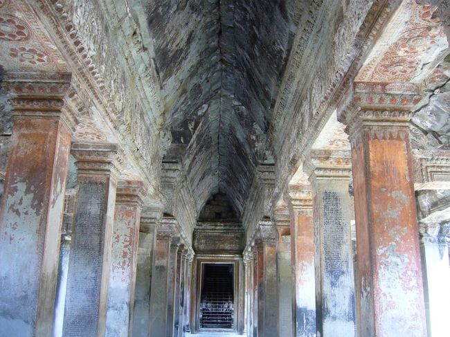 アンコールワット内部へ潜入。