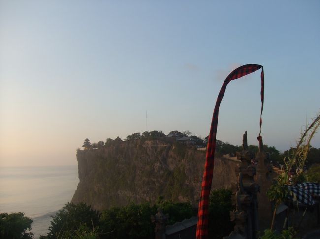 ケチャ会場から見た寺院。