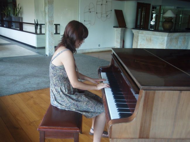 ホテルにオルガンが！！<br />早速「ねこふんじゃった」を演奏♪笑