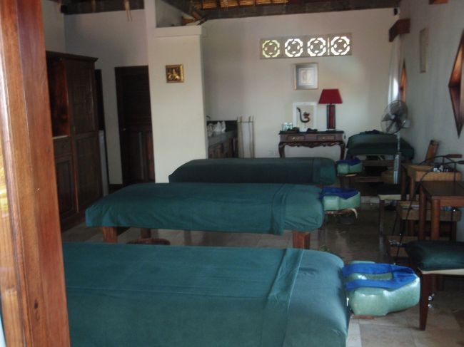 ここでオイルマッサージとフェイシャルマッサージをしました。