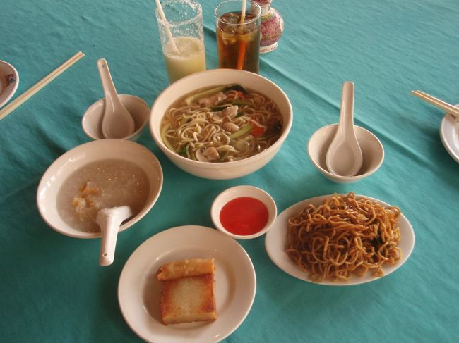 スパの後は一旦ホテルに戻り休憩。<br />その後お腹が空いたので、昼飯を食べにプラザバリへ。<br />飲茶のセット☆