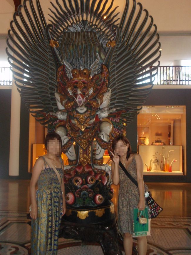 入り口入ってすぐのところにあるガルーダ☆