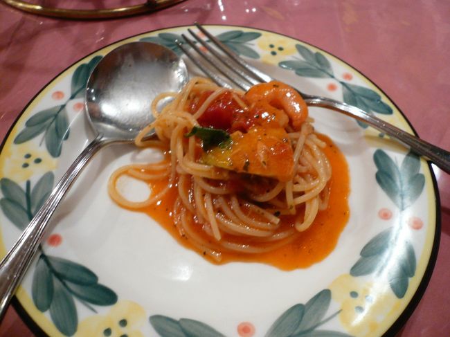 パスタの一部。<br /><br />食べるのに忙しく写真撮り忘れてしまいました。